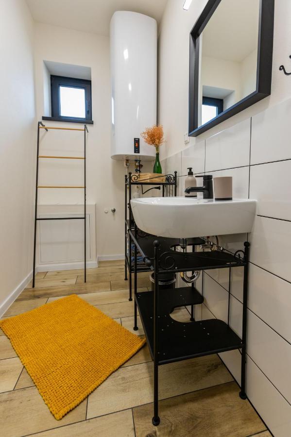 Sunny Apartment With Free Parking Zvolen Bagian luar foto